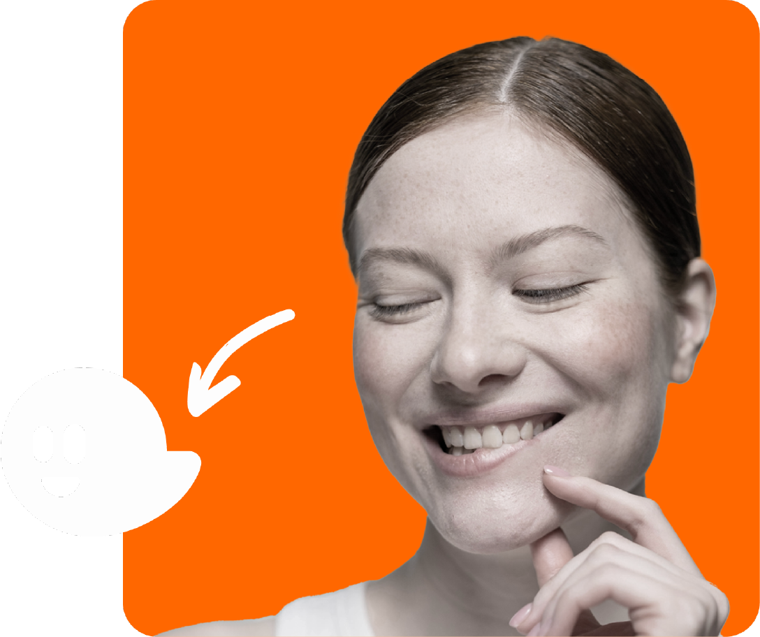 Femme souriante avec icône de sourire sur fond coloré, illustrant la satisfaction des utilisateurs avec le logiciel de compensation et avantages de Qomben. Femme souriante avec icône de sourire sur fond coloré, illustrant la satisfaction des utilisateurs avec le logiciel de compensation et avantages de Qomben.
